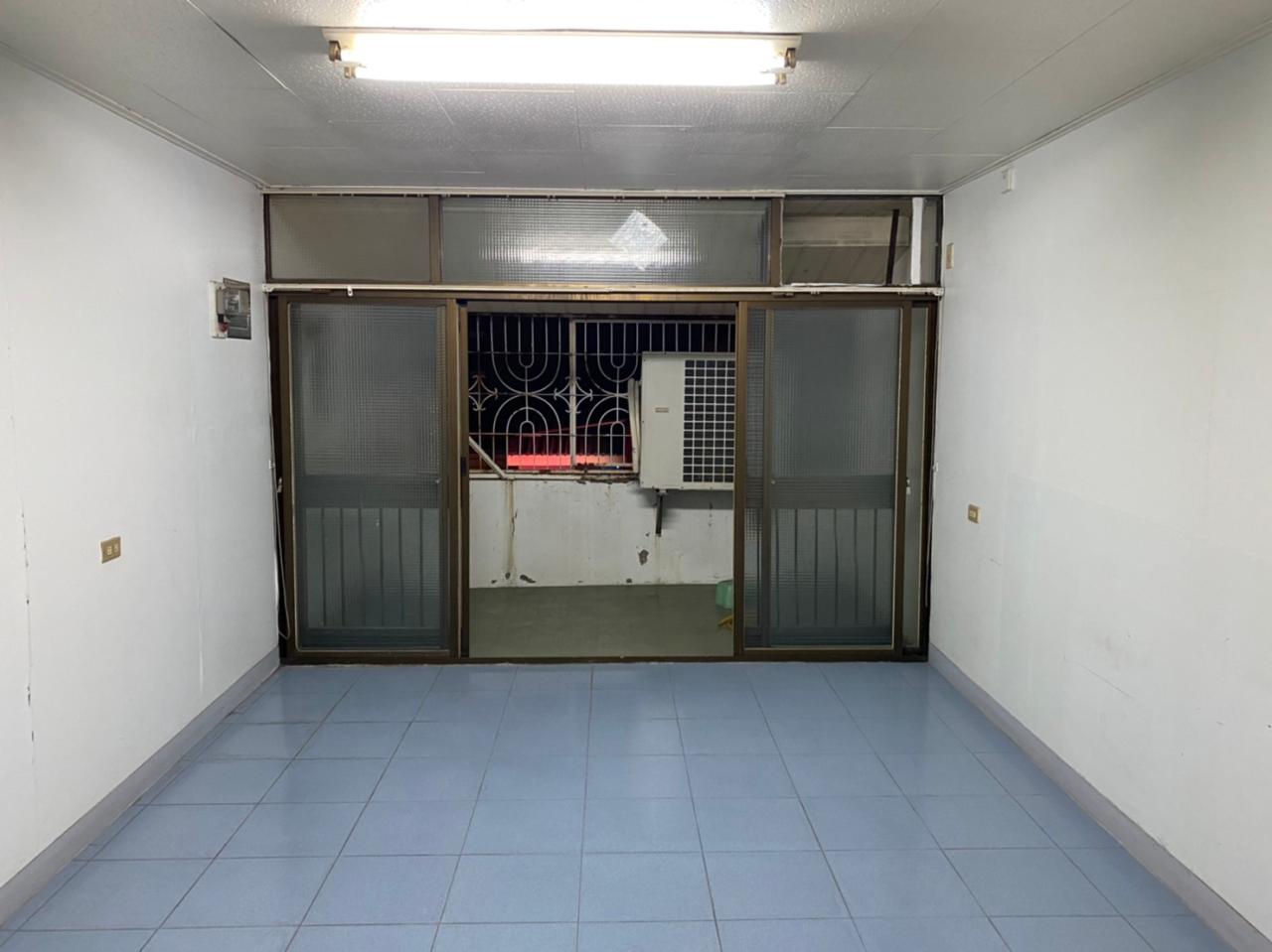 正裕農路上，南紡夢時代優質店鋪出租！地點絕佳 - 圖片2